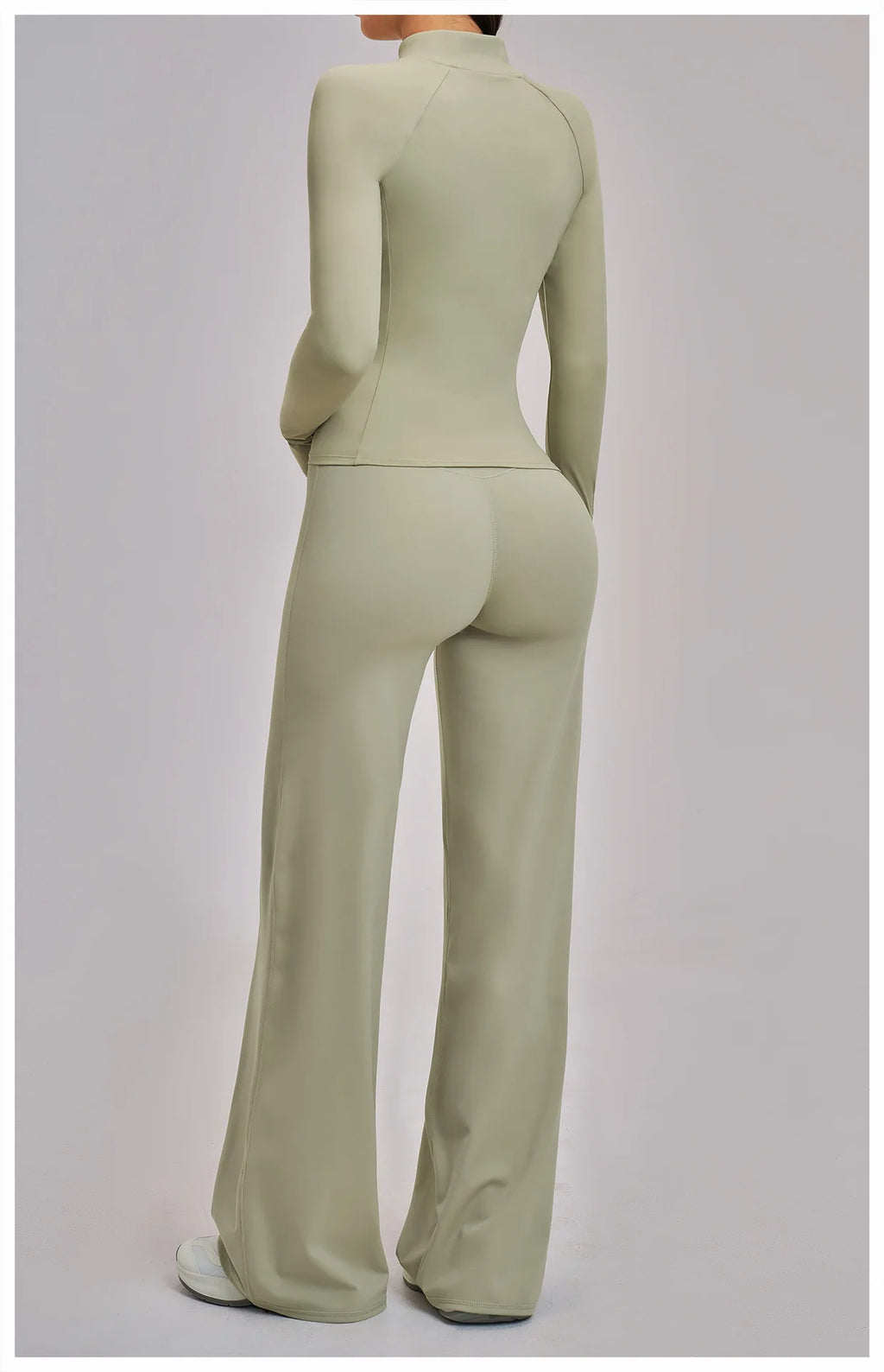 VM's Yoga Suit SPECIFICATIONSApplicable scenario: Running, fitness equipment, fitness, sports trends, cycling, extreme challenges, hiking, camping, dancingAppropriate season: Summer/Winter/Spring/AutumnBlocking: RegularBrand Name: NoEnName_NullCN: Guangdo