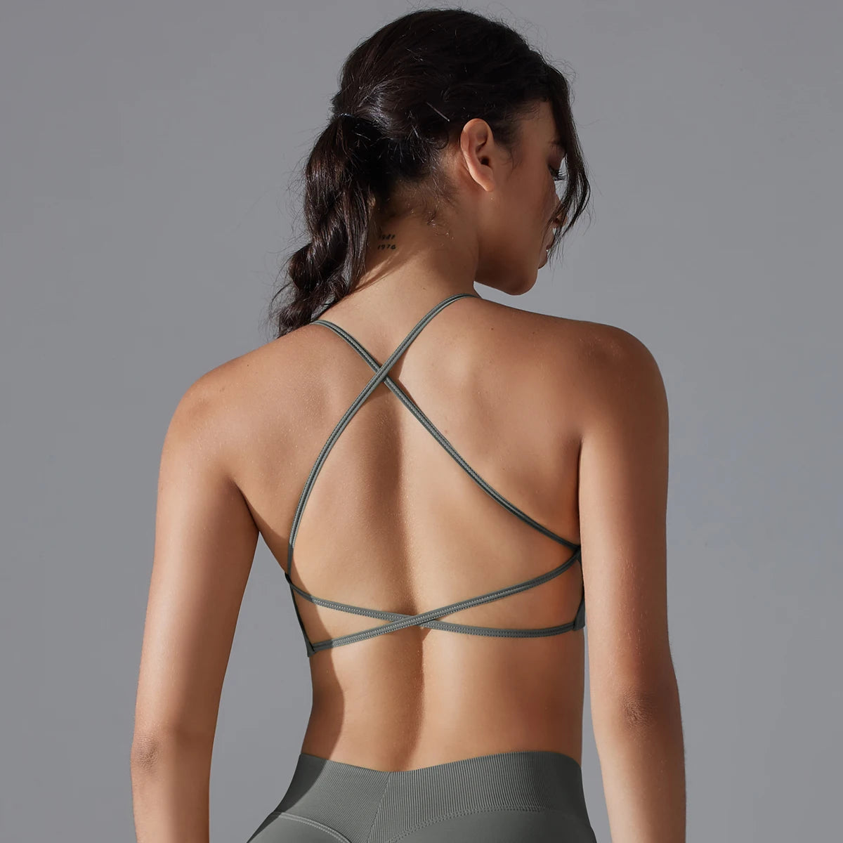 VM Fitness Running Workout Sports Bra SPECIFICATIONSAge: Middle AgeBrand Name: RooftrellenCN: ZhejiangChoice: yesClothing Length: regularCraft of Weaving: KnitDecoration: Hollow OutElasticity: High StrecthFabric Type: BroadclothGender: WomenHigh-concerned
