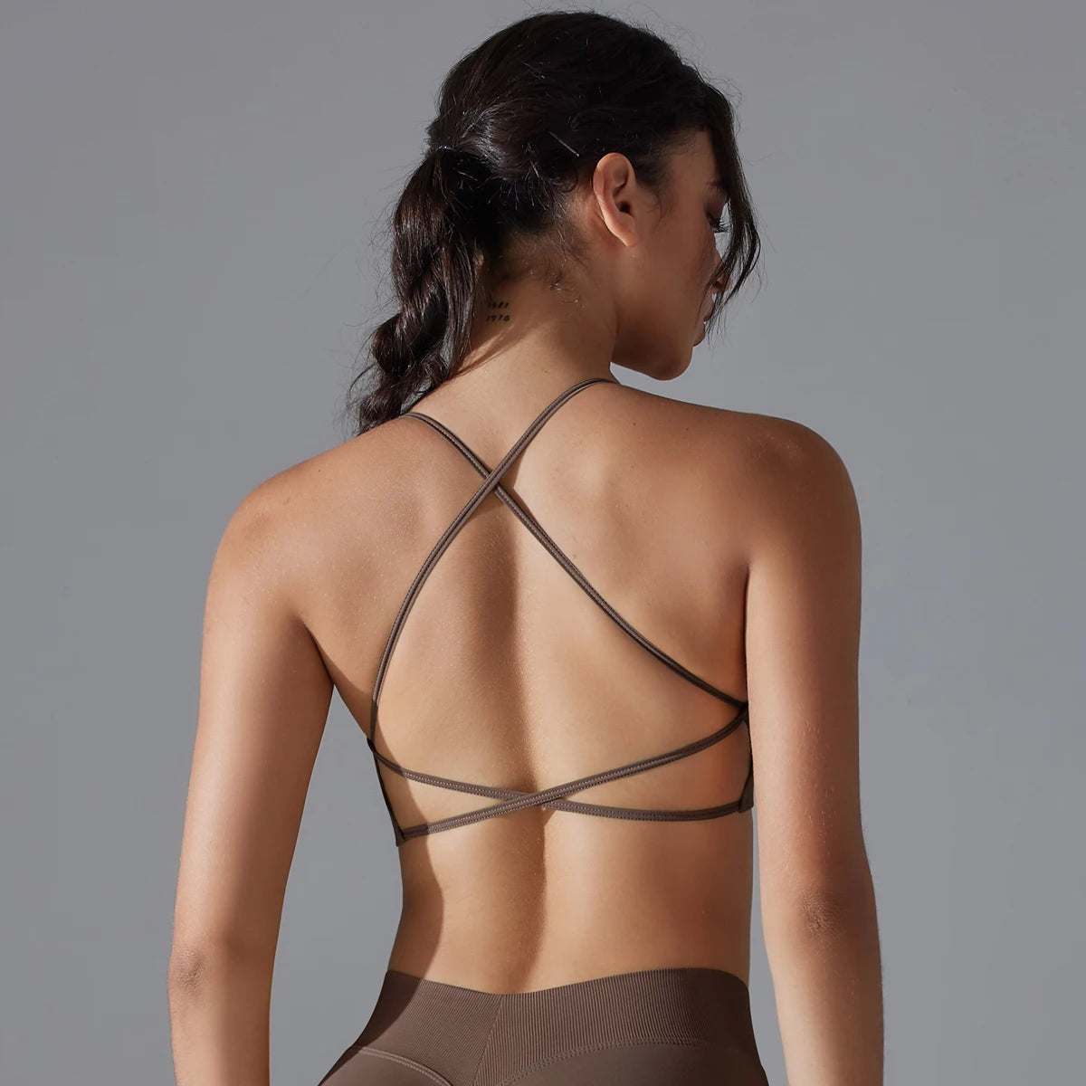 VM Fitness Running Workout Sports Bra SPECIFICATIONSAge: Middle AgeBrand Name: RooftrellenCN: ZhejiangChoice: yesClothing Length: regularCraft of Weaving: KnitDecoration: Hollow OutElasticity: High StrecthFabric Type: BroadclothGender: WomenHigh-concerned