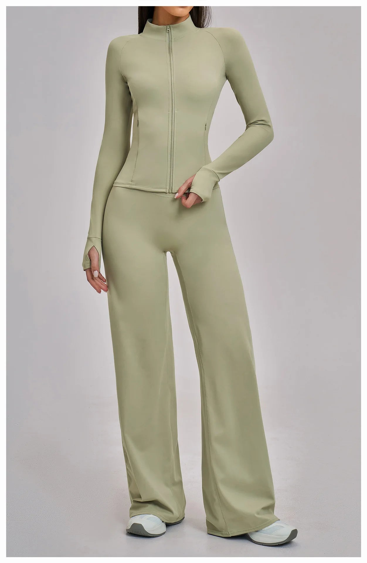 VM's Yoga Suit SPECIFICATIONSApplicable scenario: Running, fitness equipment, fitness, sports trends, cycling, extreme challenges, hiking, camping, dancingAppropriate season: Summer/Winter/Spring/AutumnBlocking: RegularBrand Name: NoEnName_NullCN: Guangdo