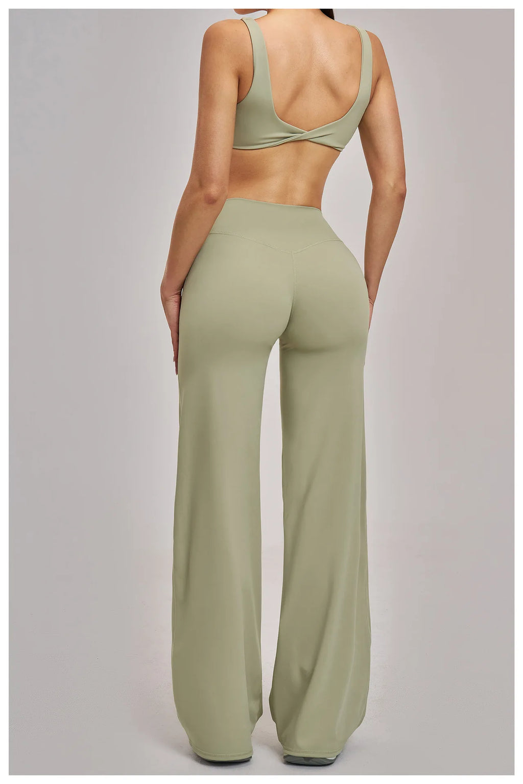 VM's Yoga Suit SPECIFICATIONSApplicable scenario: Running, fitness equipment, fitness, sports trends, cycling, extreme challenges, hiking, camping, dancingAppropriate season: Summer/Winter/Spring/AutumnBlocking: RegularBrand Name: NoEnName_NullCN: Guangdo