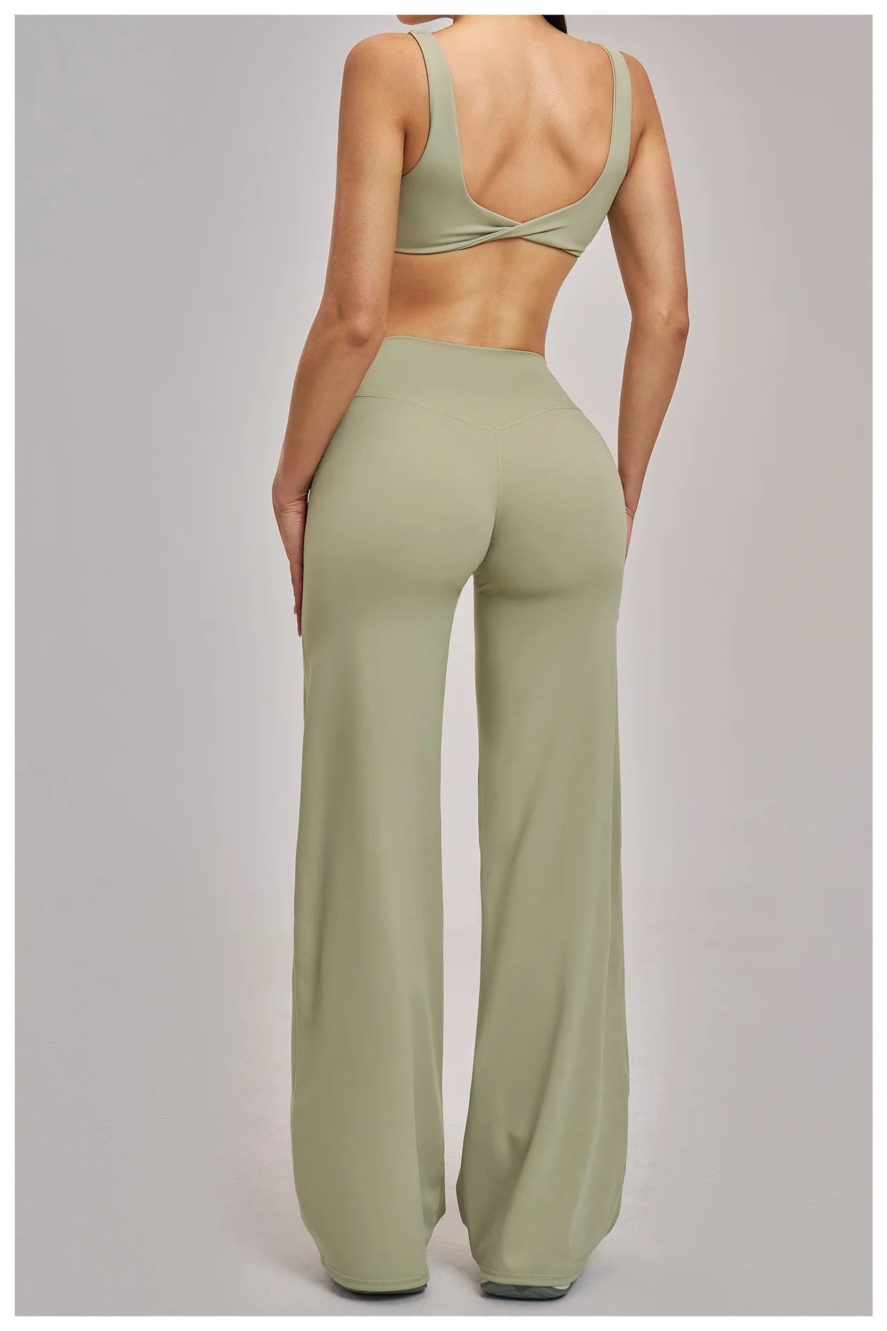 VM's Yoga Suit SPECIFICATIONSApplicable scenario: Running, fitness equipment, fitness, sports trends, cycling, extreme challenges, hiking, camping, dancingAppropriate season: Summer/Winter/Spring/AutumnBlocking: RegularBrand Name: NoEnName_NullCN: Guangdo