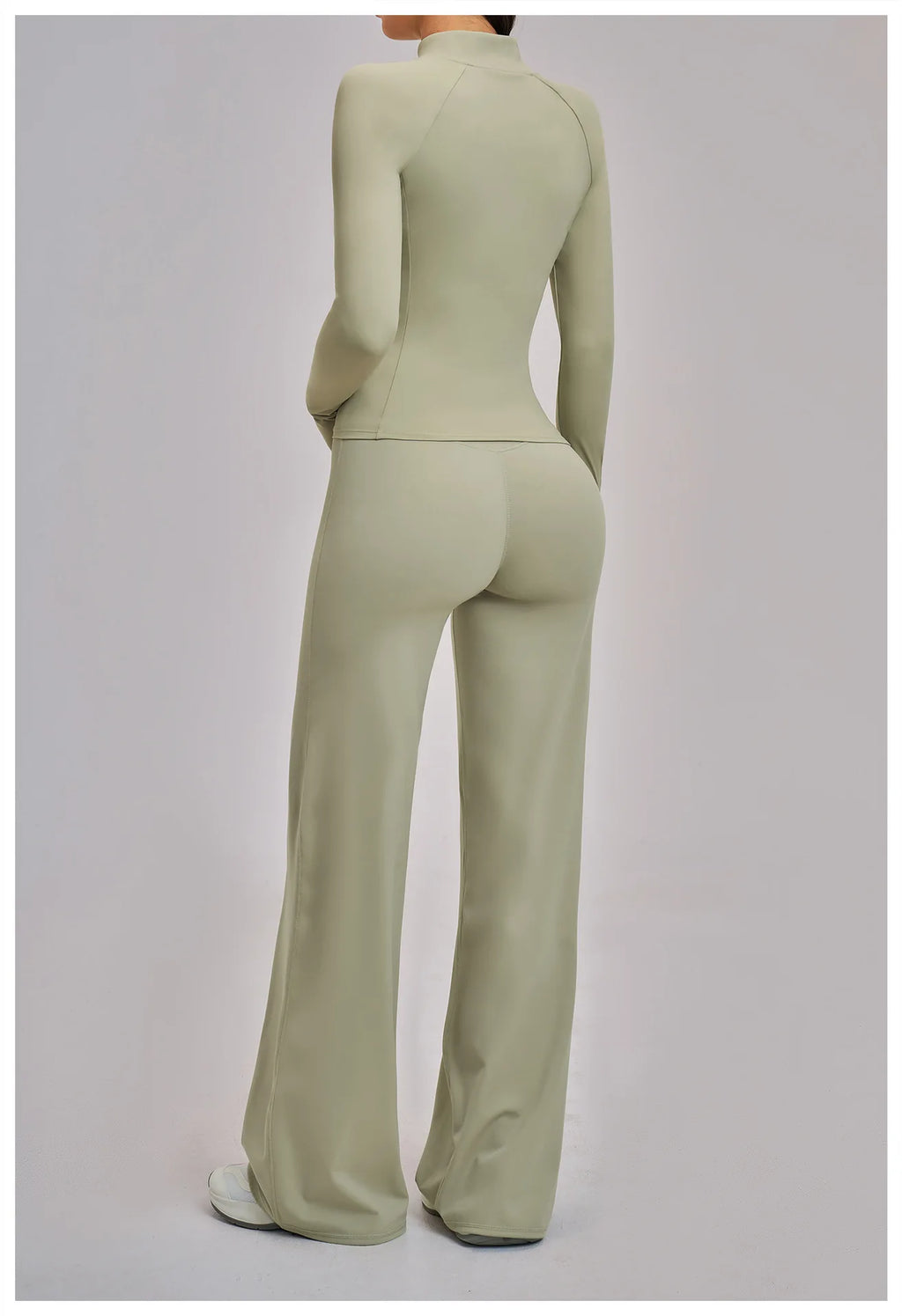 VM's Yoga Suit SPECIFICATIONSApplicable scenario: Running, fitness equipment, fitness, sports trends, cycling, extreme challenges, hiking, camping, dancingAppropriate season: Summer/Winter/Spring/AutumnBlocking: RegularBrand Name: NoEnName_NullCN: Guangdo