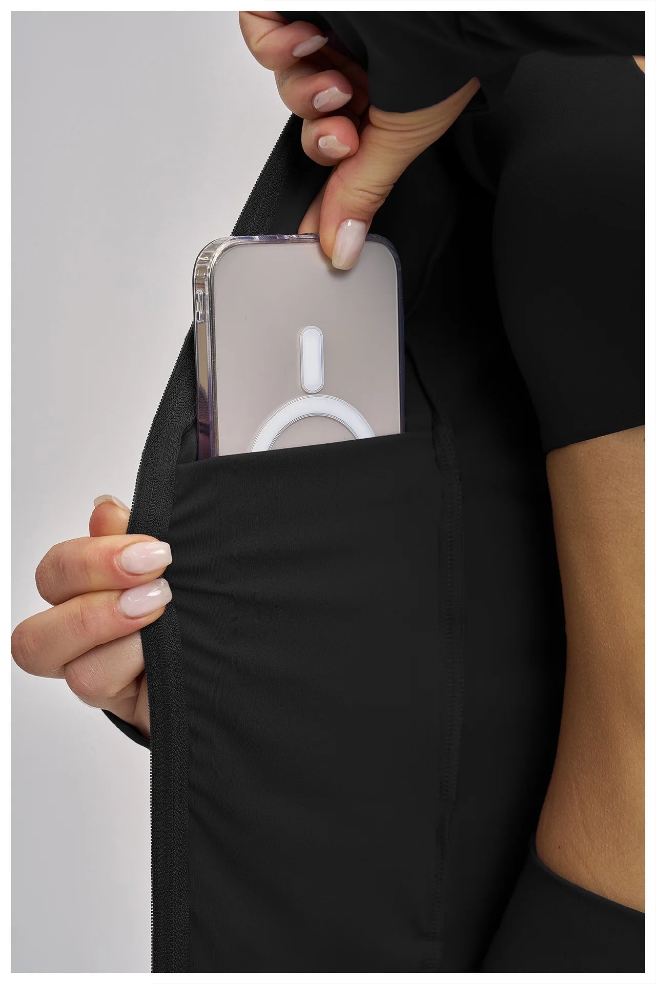 VM's Yoga Suit SPECIFICATIONSApplicable scenario: Running, fitness equipment, fitness, sports trends, cycling, extreme challenges, hiking, camping, dancingAppropriate season: Summer/Winter/Spring/AutumnBlocking: RegularBrand Name: NoEnName_NullCN: Guangdo