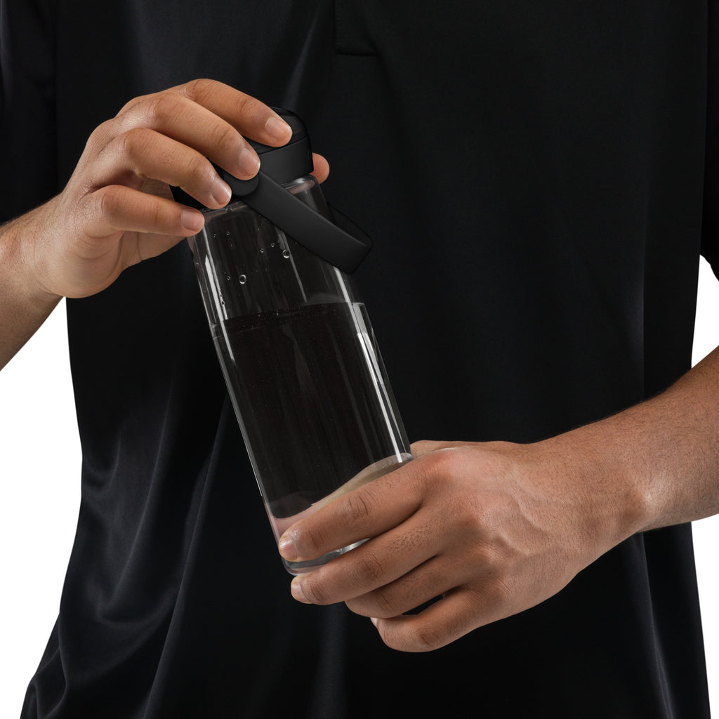 VM Flip Straw Water Bottle Stay hydrated in style with this flip straw water bottle, made from 50% recycled plastic. Resistant to stains, shattering, and odors, it keeps your drinks fresh, while the leak-proof cover and bite valve prevent spills. This ext