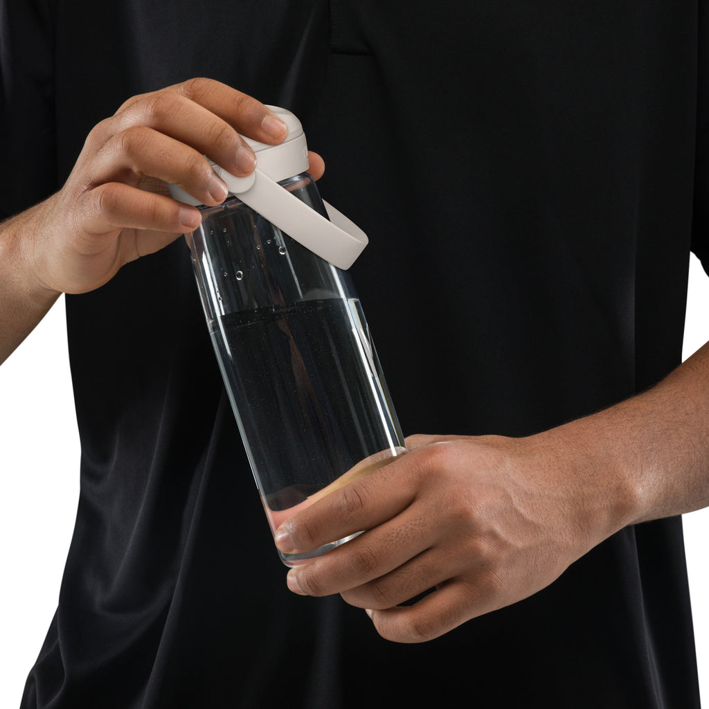 VM Flip Straw Water Bottle Stay hydrated in style with this flip straw water bottle, made from 50% recycled plastic. Resistant to stains, shattering, and odors, it keeps your drinks fresh, while the leak-proof cover and bite valve prevent spills. This ext