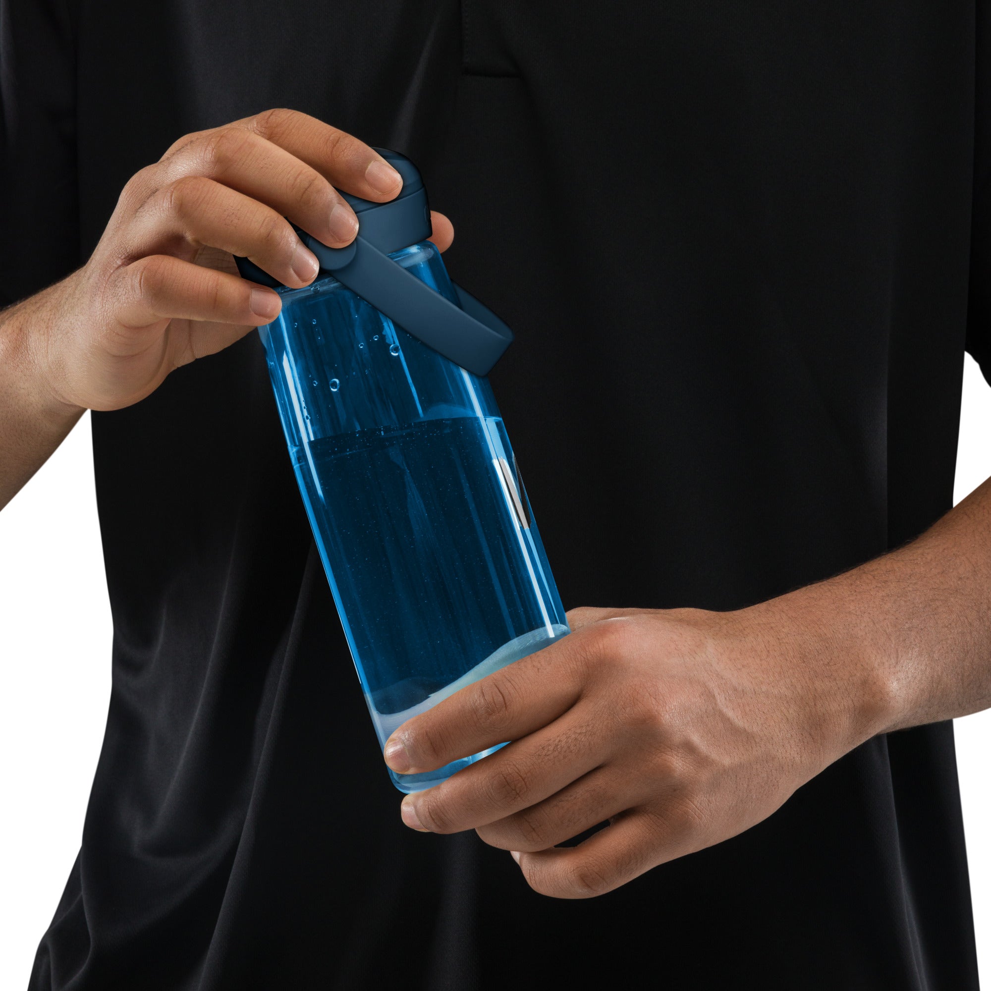 VM Flip Straw Water Bottle Stay hydrated in style with this flip straw water bottle, made from 50% recycled plastic. Resistant to stains, shattering, and odors, it keeps your drinks fresh, while the leak-proof cover and bite valve prevent spills. This ext
