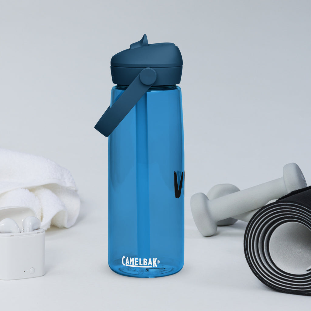 VM Flip Straw Water Bottle Stay hydrated in style with this flip straw water bottle, made from 50% recycled plastic. Resistant to stains, shattering, and odors, it keeps your drinks fresh, while the leak-proof cover and bite valve prevent spills. This ext