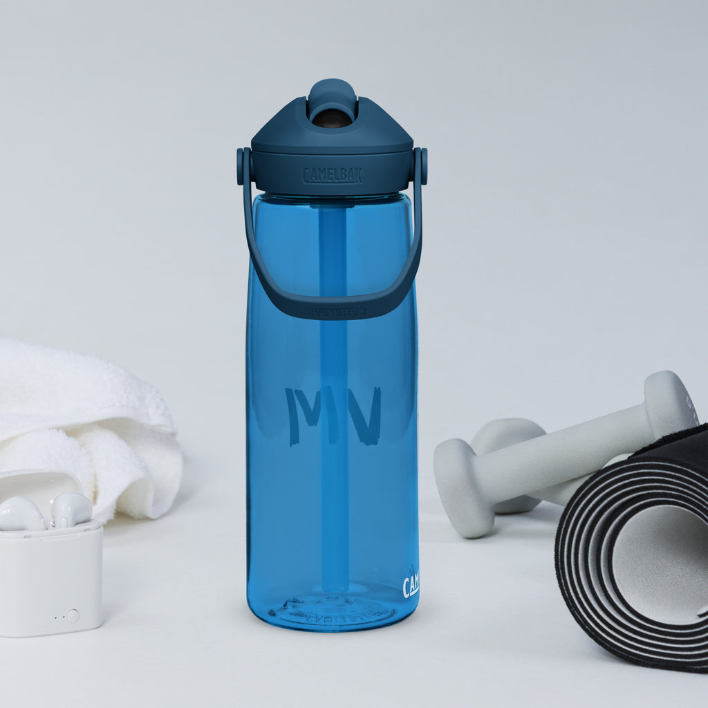 VM Flip Straw Water Bottle Stay hydrated in style with this flip straw water bottle, made from 50% recycled plastic. Resistant to stains, shattering, and odors, it keeps your drinks fresh, while the leak-proof cover and bite valve prevent spills. This ext
