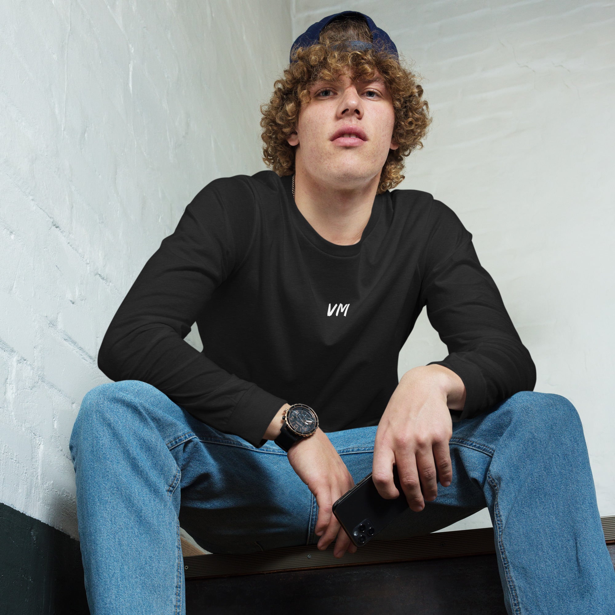 VM Unisex Long Sleeve Tee Enrich your wardrobe with a versatile long sleeve tee. For a casual look, combine it with your favorite jeans, and layer it with a button-up shirt, a zip-up hoodie, or a snazzy jacket. Dress it up with formal trousers or chinos t