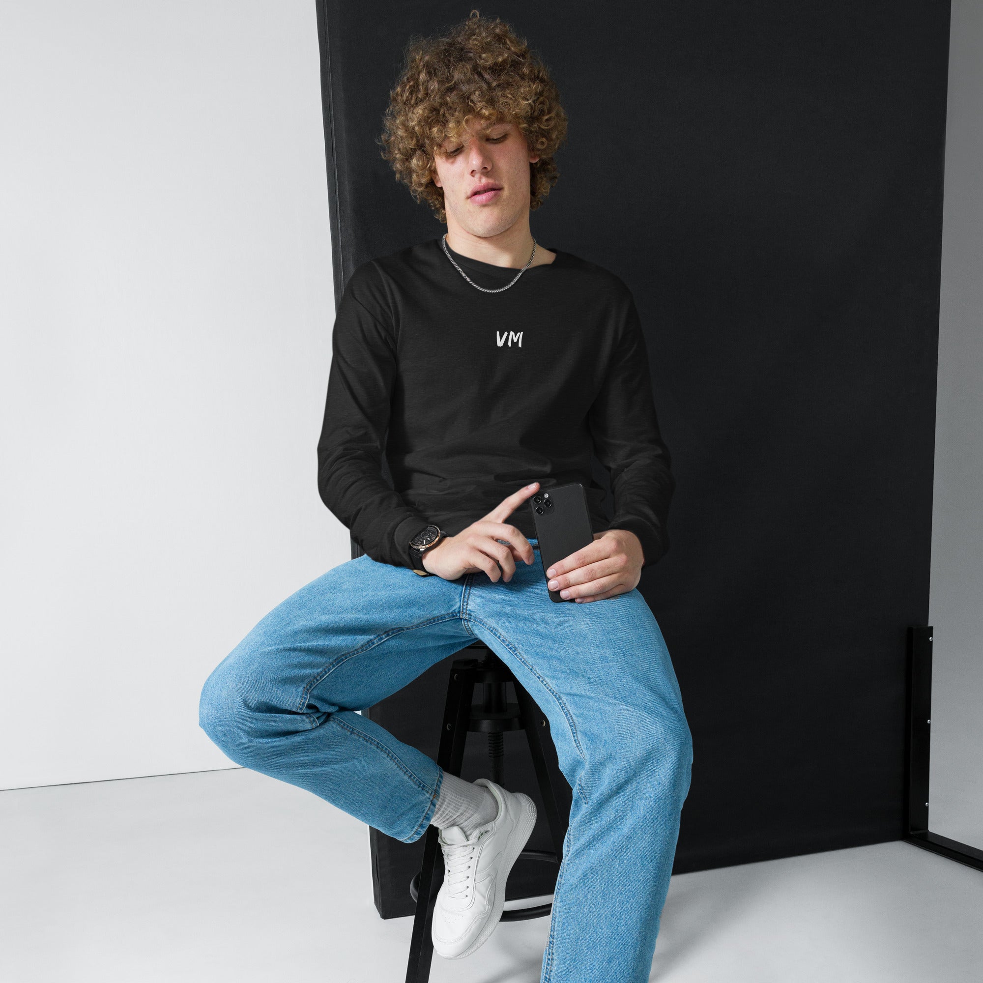 VM Unisex Long Sleeve Tee Enrich your wardrobe with a versatile long sleeve tee. For a casual look, combine it with your favorite jeans, and layer it with a button-up shirt, a zip-up hoodie, or a snazzy jacket. Dress it up with formal trousers or chinos t